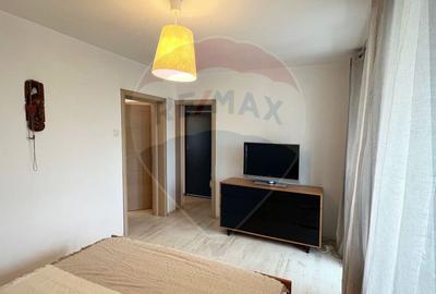 Vanzare apartament spatios,  3 camere - Metrou 1Mai - 12