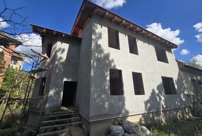 Casă individuală cu 4 camere în Spitalul Județean
