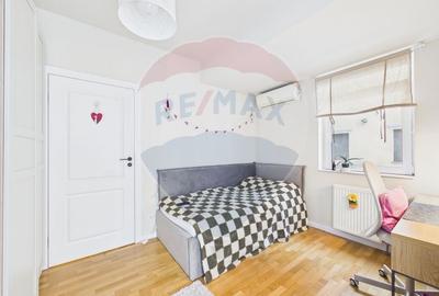 Apartament cu 4 camere semidecomandat, mobilat în P-ța Unirii - 12