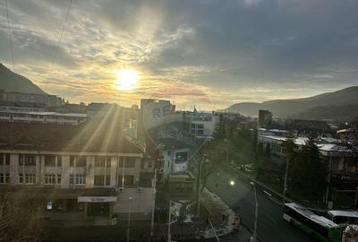 Apartament cu 3 camere de vanzare in zona Central - 1