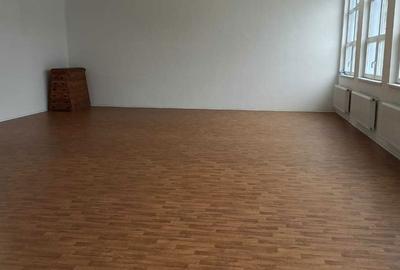 Spațiu comercial, de 100 mp, în Central - 7