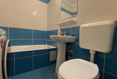 Apartament cu 3 camere semidecomandat, mobilat în 1 Mai - 9