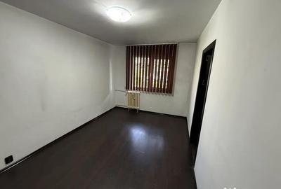 Apartament cu 2 camere semidecomandat în Km 4 - 5