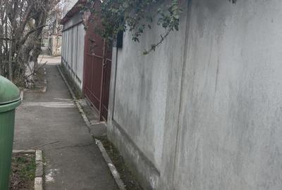 Casă cu 3 camere cu Teren 675 Mp în Central - 1