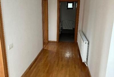 Casă cu 9 camere cu Canalizare în Drumul Taberei - 2