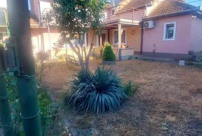 Casa cu teren 710 mp, Victor Hugo Fratelia - 2