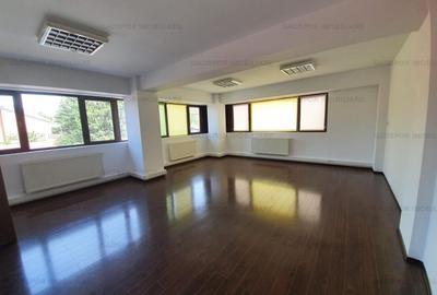Casă cu 8 camere în Aviației