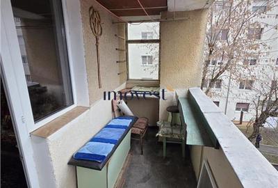Apartament cu 4 camere decomandat în Micro 16 - 17