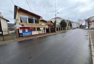 Ofer spre vanzare un imobil cu destina?ie spa?iu comercial stradal, situat pe Strada Progresului Nr. - 1