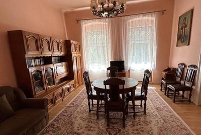 Casă cu 4 camere în Mehala