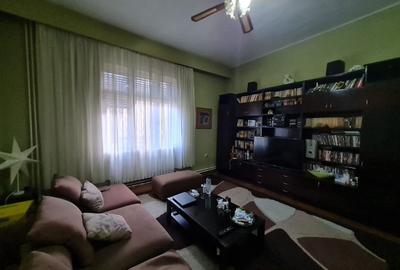 Casă individuală cu 8 camere cu Canalizare în Central - 3