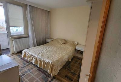 Apartament cu 4 camere decomandat în Mărăței