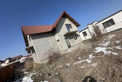 Casă cu 4 camere în Central - 2