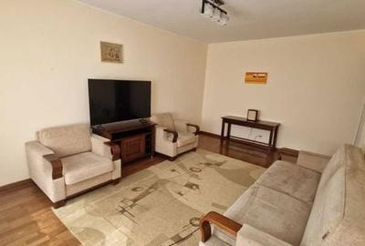 Apartament cu 3 camere decomandat în Nicolina