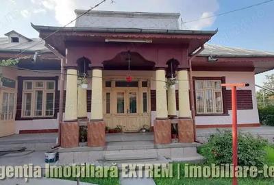Casa cu 4 camere ?i 685 mp teren, langa ?coala 8 din Tecuci