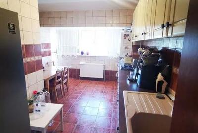 Apartament cu 3 camere decomandat în Ultimul leu - 1