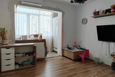 Apartament cu 3 camere decomandat în Central - 3