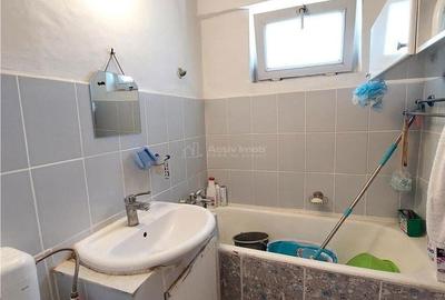 Apartament cu 3 camere decomandat în Piața