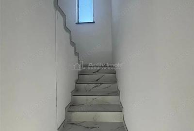 Casă cu Teren 270 Mp în Vânători - 3