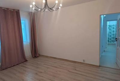 Apartament cu 3 camere de vanzare in zona Zimbru- Renovat
