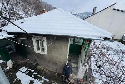 Casă în Gura Văii - 2