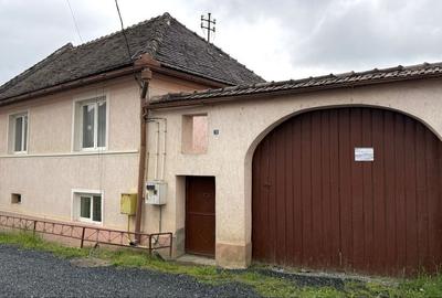 Casă cu 4 camere în Racovița