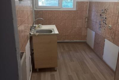 Apartament cu trei camere intr-o zona buna,partial renovat - 4