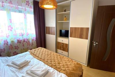 Apartament cu 3 camere decomandat în Craiovița Nouă