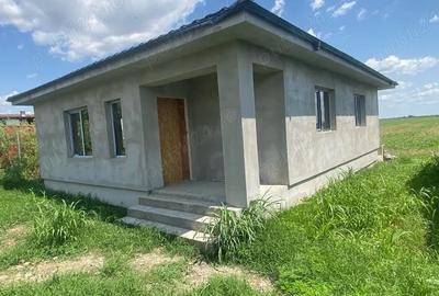 Casă cu 3 camere cu Teren 290 Mp în Sintești - 1