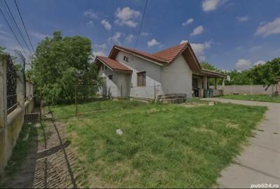 Casă în Pădureni