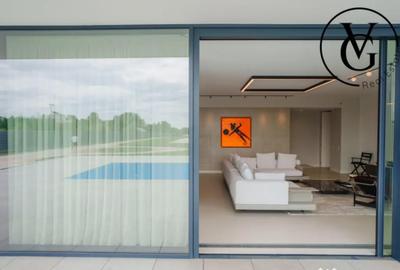 Casă cu 7 camere cu Piscina în Izvorani - 11