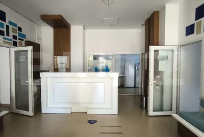 Spatiu comercial cu destinatie medicala, 205 mp, vitrina, Calea Bucuresti