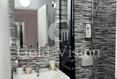 Casă cu 7 camere cu Teren 2000 Mp în Central - 1