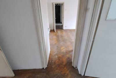 3 camere, intre Gara de Nord si Basarab, B-dul Dinicu Golescu, nr 39 - 17