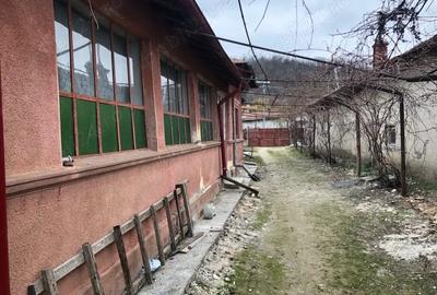 Casă cu 5 camere cu Teren 2594 Mp în Central - 9