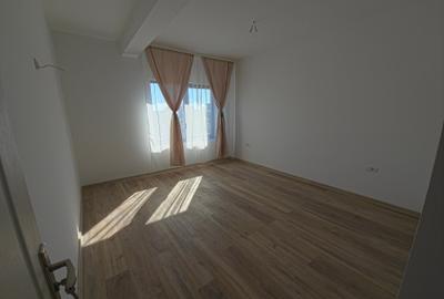 Casă cu 4 camere cu Canalizare în Central - 33