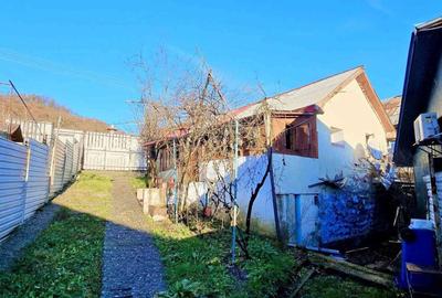 Casă cu 2 camere cu Teren 180 Mp în Păușești