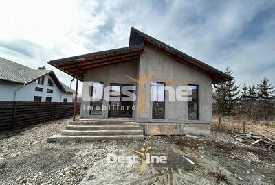 Casă individuală cu 4 camere cu Canalizare în Girov