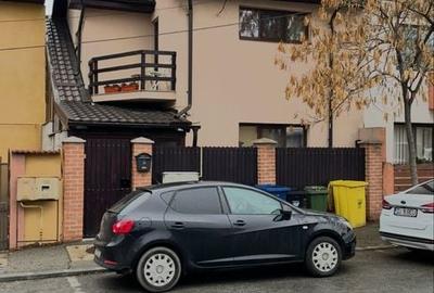 Casă cu 4 camere în Central - 2