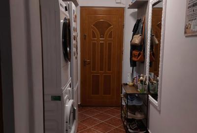 Apartament cu 3 camere semidecomandat în Central - 1