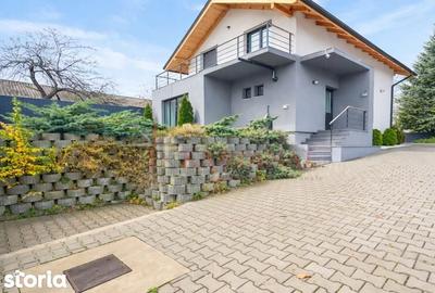 Casă cu 4 camere cu Teren 450 Mp în Central - 1