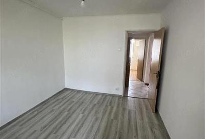 Apartament cu 3 camere decomandat în Drumul Taberei