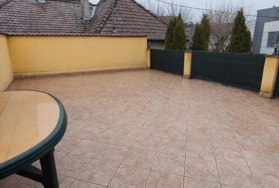 Casă individuală cu 10 camere cu Canalizare în Central - 1