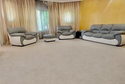 Casă cu 7 camere cu Canalizare în Apărătorii Patriei - 2