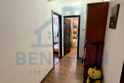 Apartament cu 3 camere decomandat în Craiovița Nouă