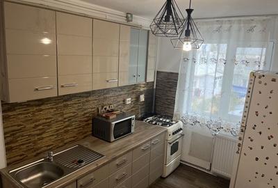 Apartament cu 3 camere nedecomandat în Micro 6 - 4