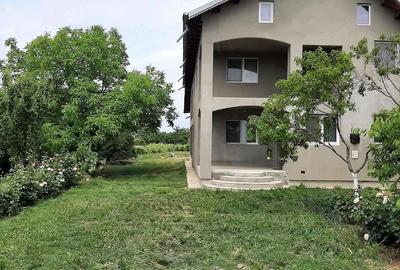 Casă cu 7 camere cu Teren 2745 Mp în Malu - 3