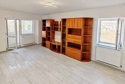 Apartament cu 3 camere decomandat în Păcurari