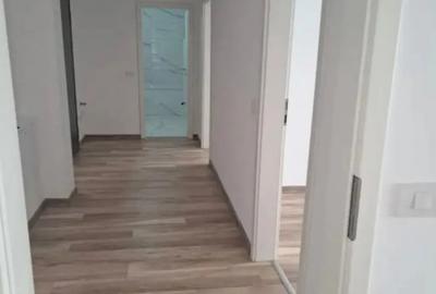 Apartament cu 3 camere decomandat în Tractorul - 3