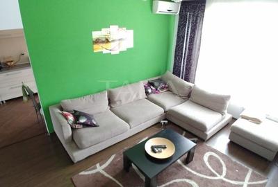 Apartament cu 4 camere semidecomandat, mobilat în Europa